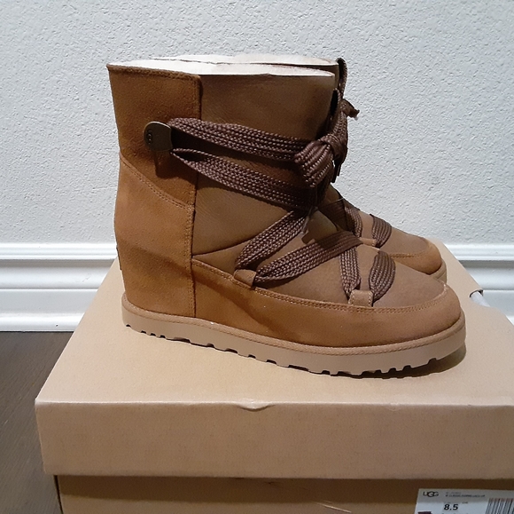 UGG - Picture 3 of 7